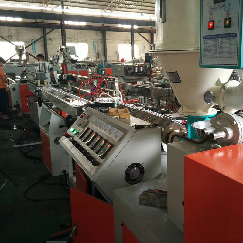 Single screw PLC controlled mo - огляд і ціна Extruder